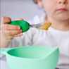 吃飯不再灑滿地！英國 Nana’s Manners 寶寶學習餐具 — 矽膠防滑把手吸盤碗（青草綠）